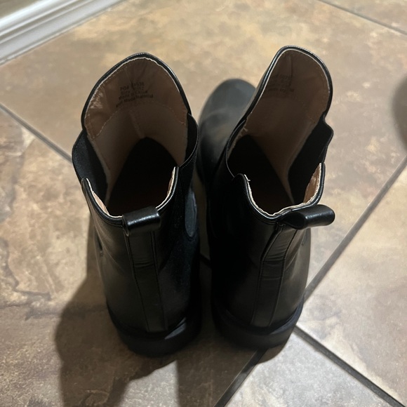 Journee Collection Kenova Chelsea Boot - Picture 2 of 6